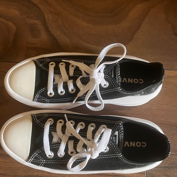 Black and White Low-Top Platform Converse Sneakers. - Picture 5 of 5
